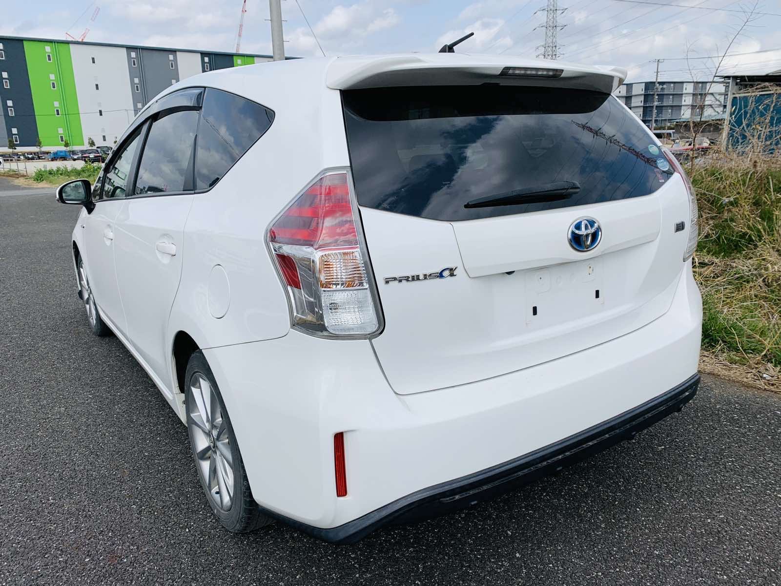 TOYOTA PRIUS ALPHA