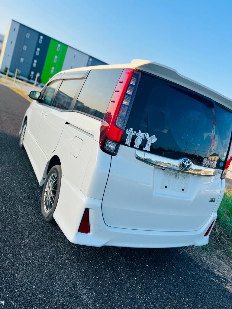 TOYOTA NOAH