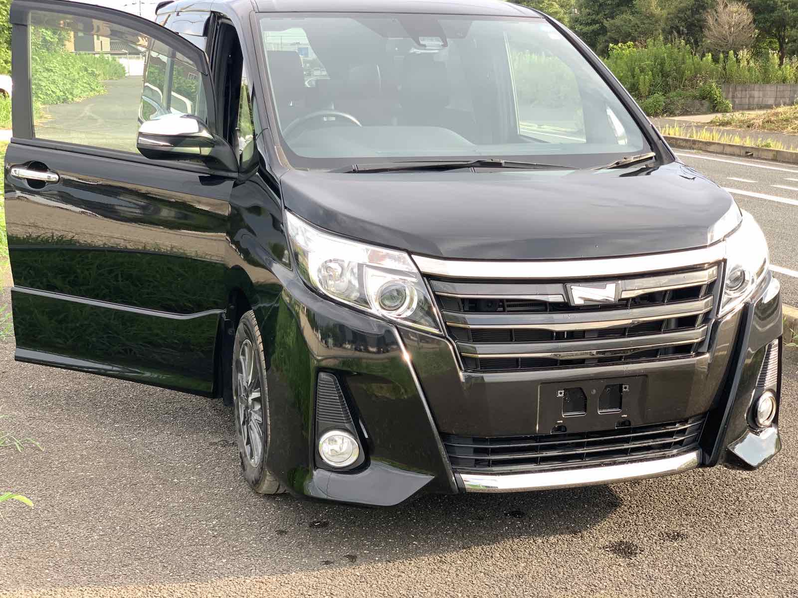 TOYOTA NOAH
