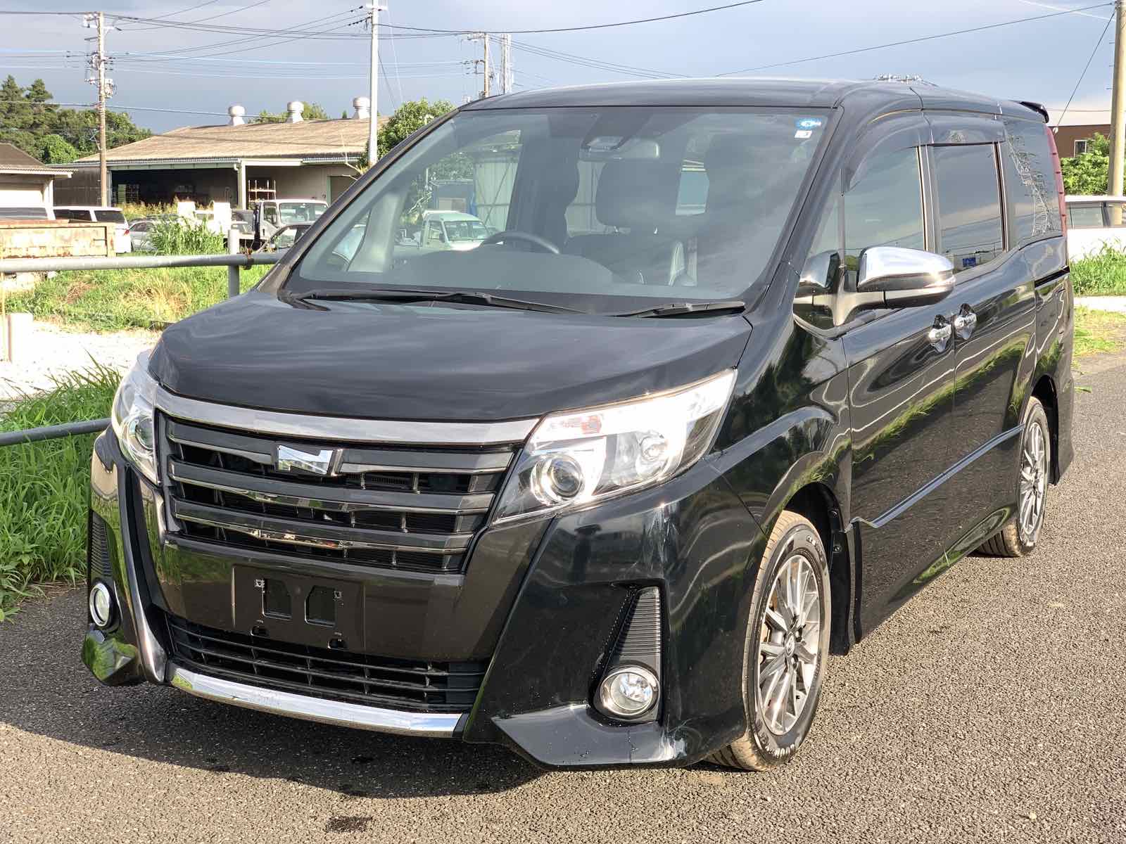 TOYOTA NOAH