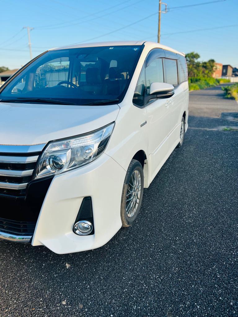 TOYOTA NOAH
